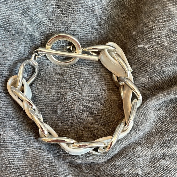 White & silver tone bracelet. Toggle clasp. Great 4 summer! Discount in listing! - Picture 6 of 10